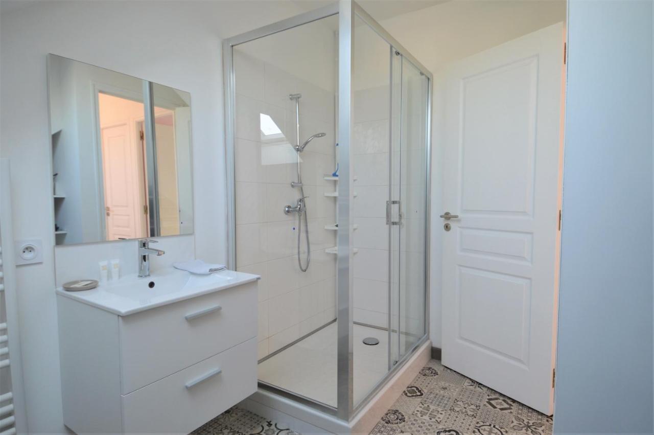 Appartement Moderne Avec Terrasse A 500M De La Mer Courseulles-sur-Mer Luaran gambar