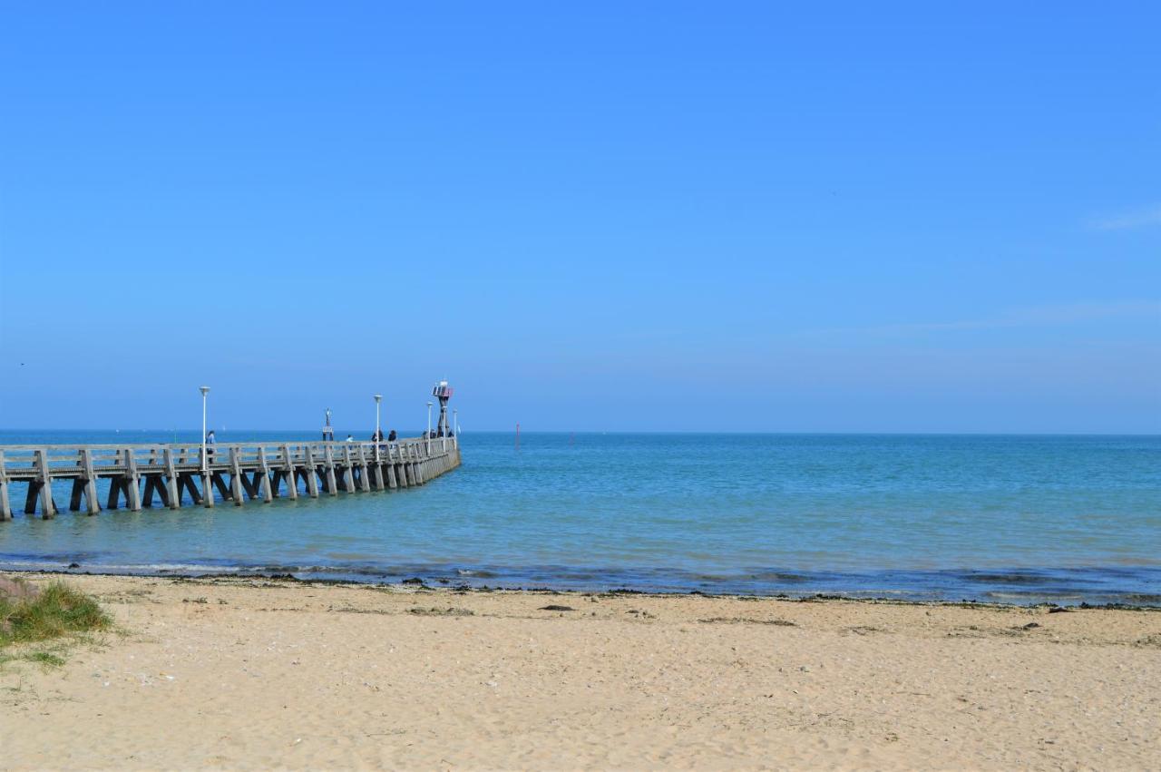 Appartement Moderne Avec Terrasse A 500M De La Mer Courseulles-sur-Mer Luaran gambar